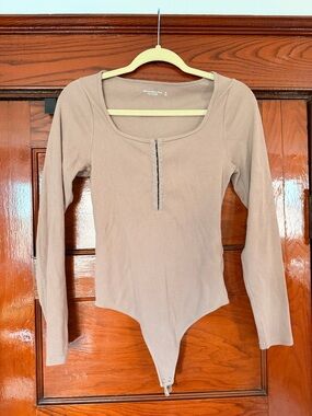 Abercrombie Women’s Long Sleeve Scoop Neck Bodysuit